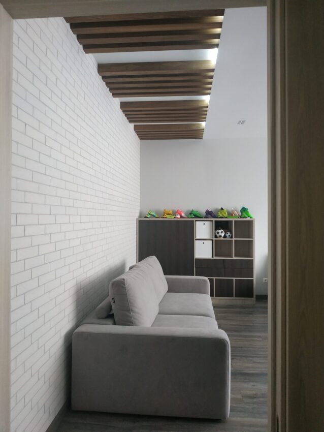 Декоративная рейка шпон Орех 70х19 мм